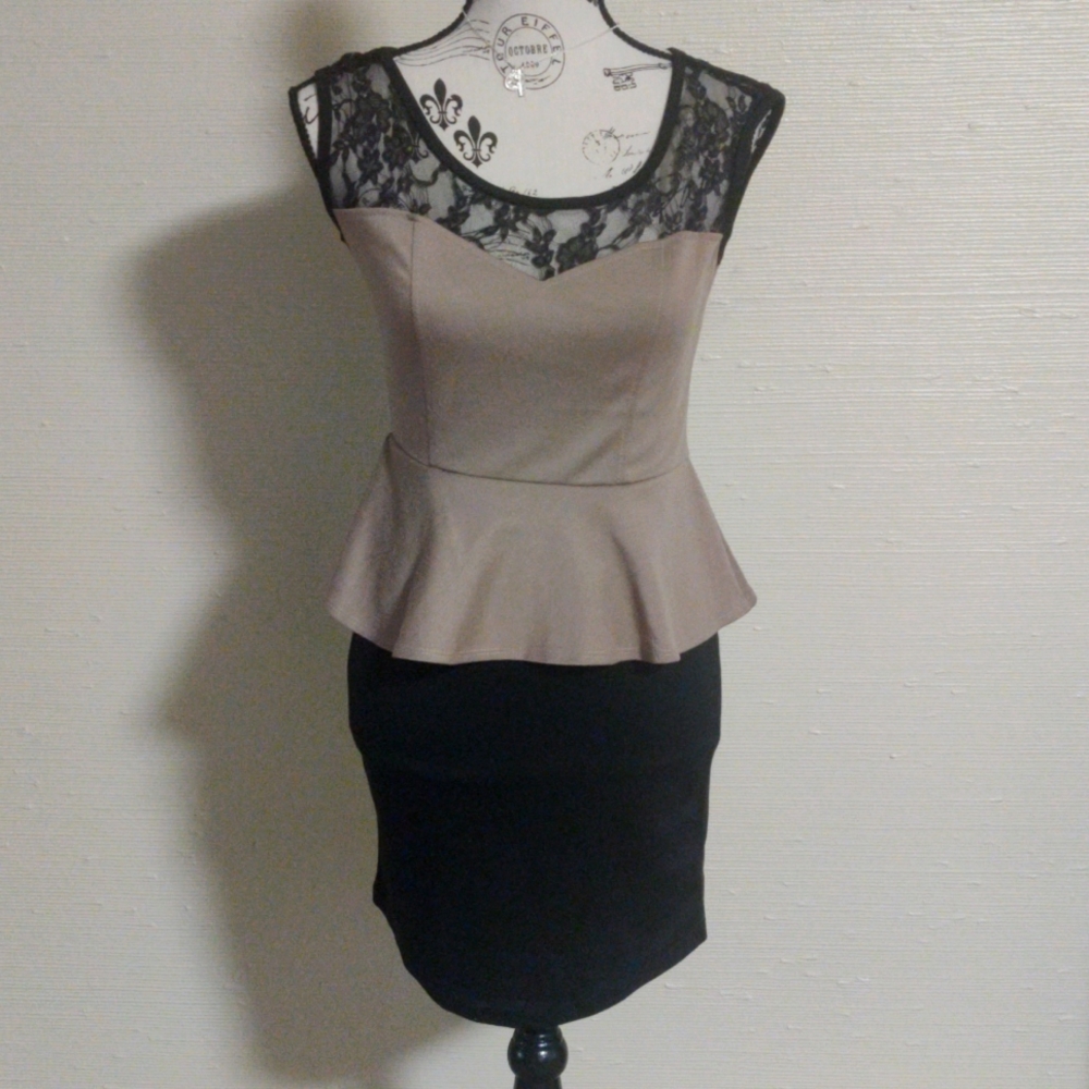 🆕 Delirious Beige & Black with lace accents bodycon peplum midi dress_Small
